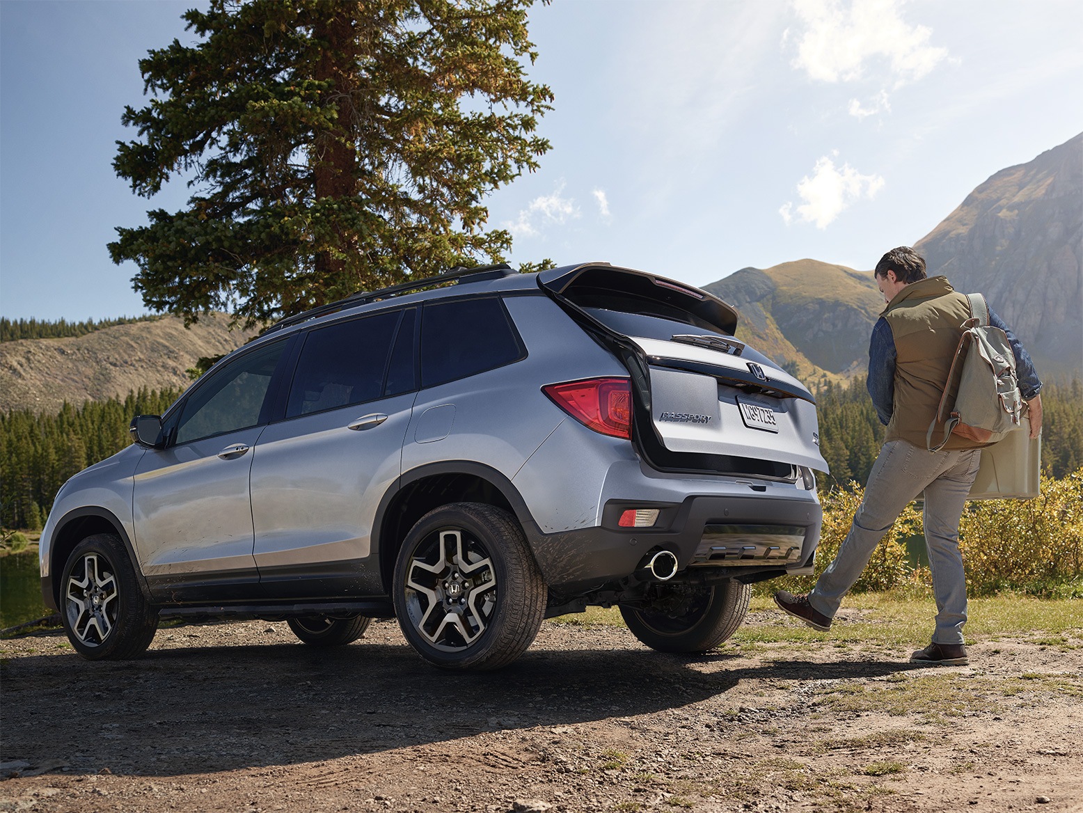 Elite shown with Lunar Silver Metallic.